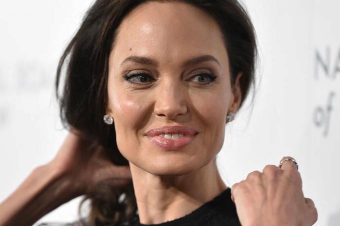 El hijo de 11 años de Angelina Jolie mostró una foto de su madre en casa