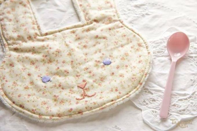 Cómo coser un babero de bebé con tela de desecho: instrucciones paso a paso