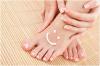Tratamiento de uñas en sus pies en el hogar