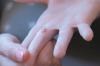 El dedo puerta pellizcado niño: qué hacer y cómo ayudar a su hijo