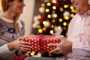 5 ideas de regalos de año nuevo para abuelos
