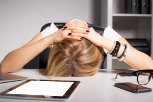 Cómo aliviar rápidamente el estrés en la oficina: 5 maneras útiles