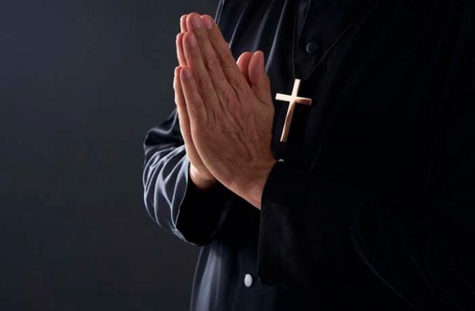 Los demonios no se acercan a si la oración, la confesión y la comunión (Fuente de la foto: shutterstock.com)