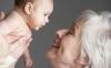 ¿Por qué los bebés huelen dulce, y su abuela
