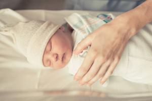 Si el recién nacido se sobresalta en su sueño: ¿existe ningún motivo de preocupación