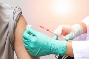 Mitos sobre la vacunación contra la gripe, que es peligroso creer