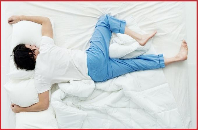 incómoda posición del cuerpo durante el sueño