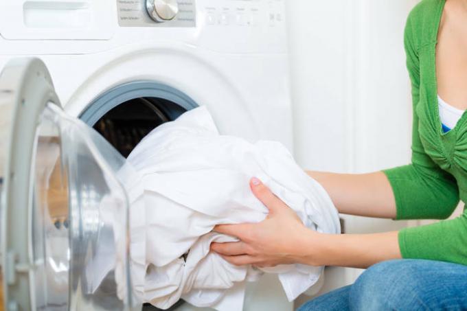 Cómo blanquear la ropa descolorida: 5 formas sencillas