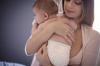 ¿Cómo mantener al recién nacido en sus brazos: 5 maneras de corregir