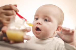 ¿Qué trabajo, cómo un niño tiene alergia a los alimentos complementarios?