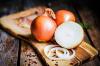 7 trucos de vida con cebolla que son útiles no solo en la cocina