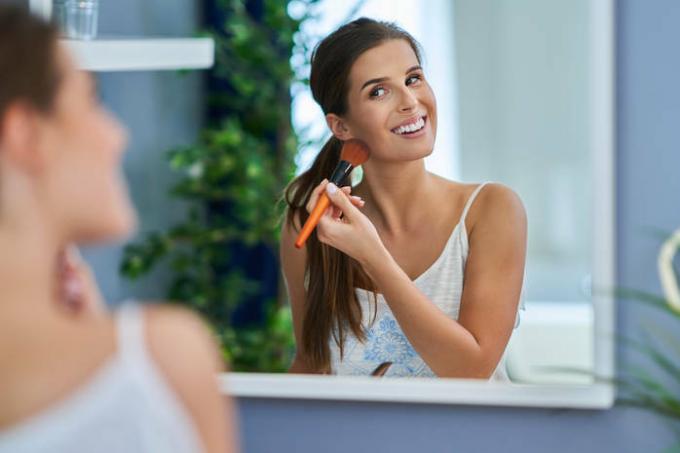 Cómo limpiar tus pinceles de maquillaje rápida y fácilmente con remedios caseros