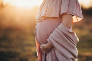 7 trucos para disimular el embarazo con estilo