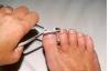 Cómo afeitar sin problemas rígidas, engrosada uñas de los pies. Tips lectores