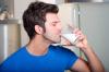 Al igual que un vaso de leche, bebido por la mañana, que afectará a su salud?