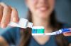 Los expertos dan consejos sobre cómo elegir una pasta de dientes eficaz y segura.