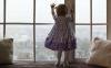 Cómo proteger a un niño para que no se caiga por la ventana: un experto aconseja