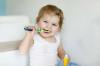 Los 5 mitos principales sobre los dientes de leche en los que creen los padres